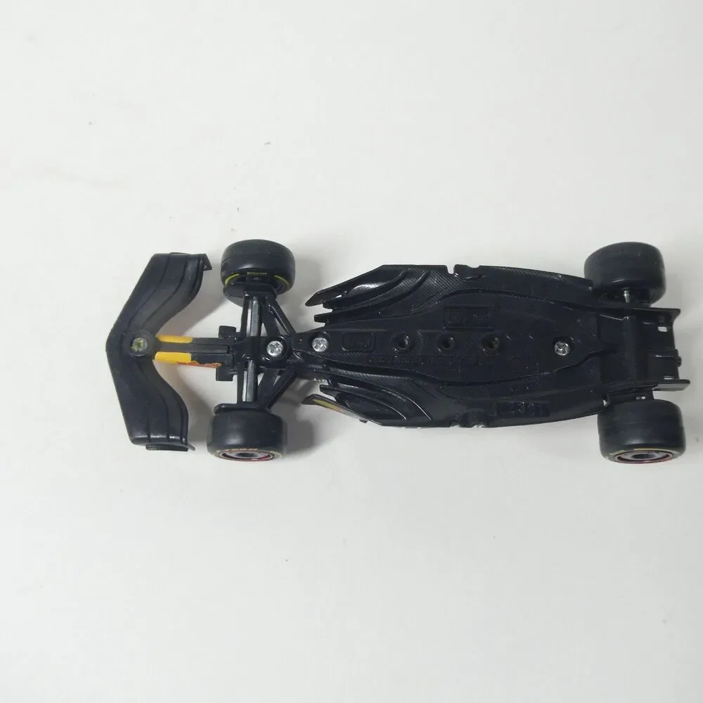 Oracle Red Bull Racing RB18 2022 Formula One Diecast Model 1:43 Bburago